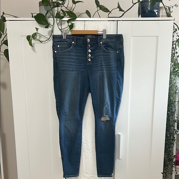 Like New Torrid Bombshell Skinny Premium Stretch High-Rise Jeans, Size 18 - Picture 4 of 14